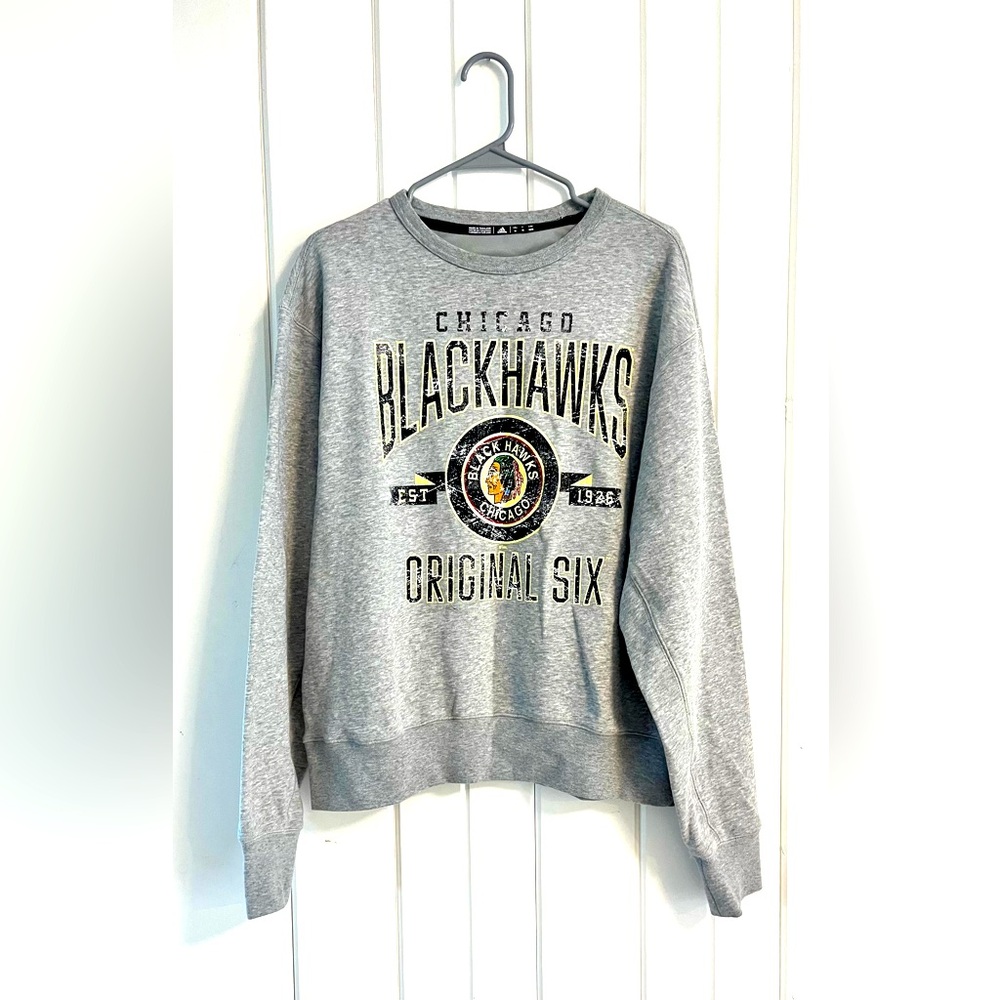 Blackhawks Adidas Gray Crew Sweatshirt, Sz M
